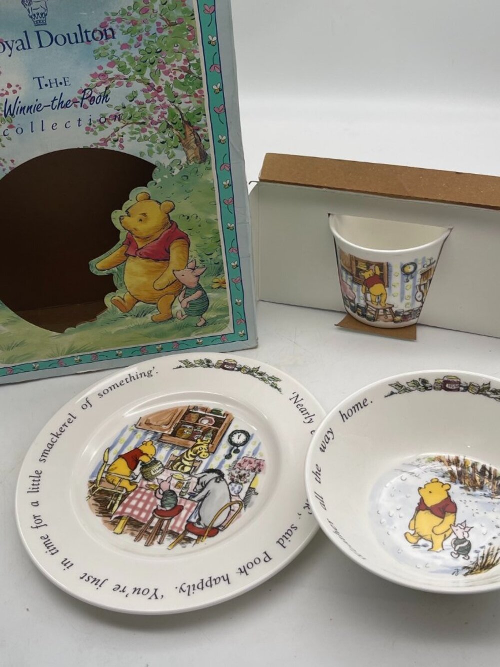 Royal Doulton Winnie The Pooh Gift Set Plate Bowl Mug w/Box